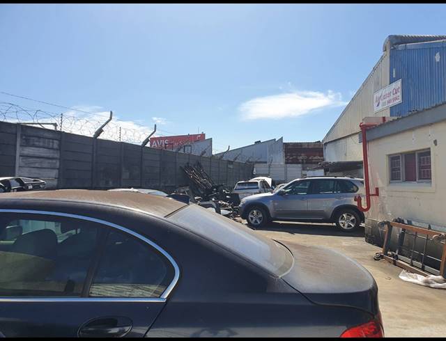 470M² FACTORY RENTED IN TRIANGLE FARM